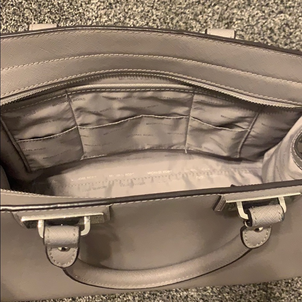 Michael Kors Medium Purse - Picture 5 of 5
